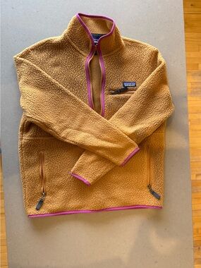 Patagonia Retro Pile Marsupial Fleece 1/4 Zip pullover in camel with pink trim